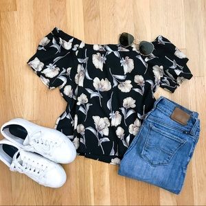 ✨ Off the Shoulder Floral Top ✨
